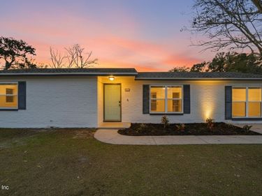 8124 JEANWOOD Drive, Jacksonville, FL 32210