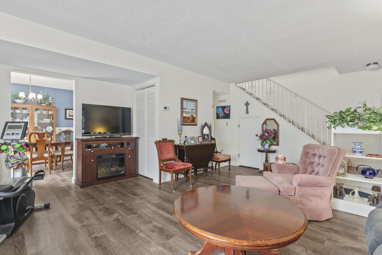 1331 Turkey Ridge Rd. Photo 9