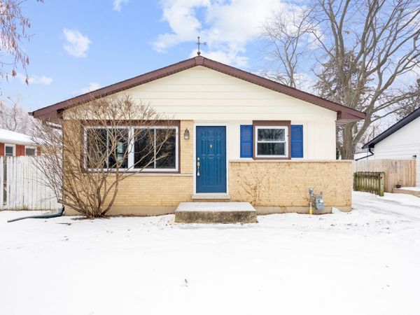 219 N Ridgemoor Avenue, Mundelein, IL 60060
