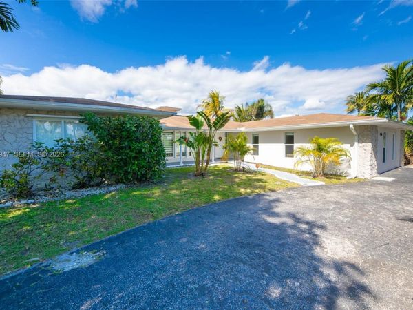 416 N Rainbow Dr , Hollywood, FL 33021