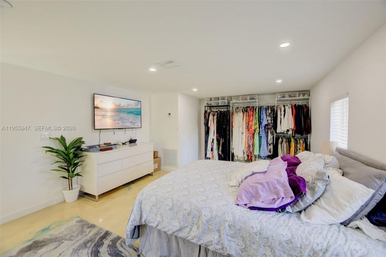 416 N Rainbow Dr , Hollywood, FL 33021 Photo