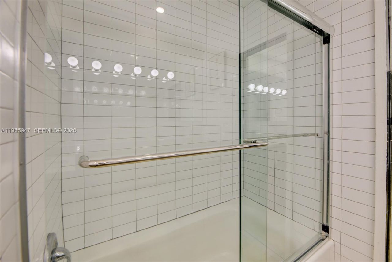 416 N Rainbow Dr , Hollywood, FL 33021 Photo