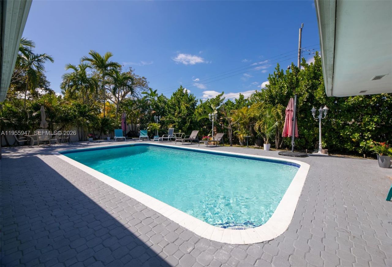 416 N Rainbow Dr , Hollywood, FL 33021 Photo