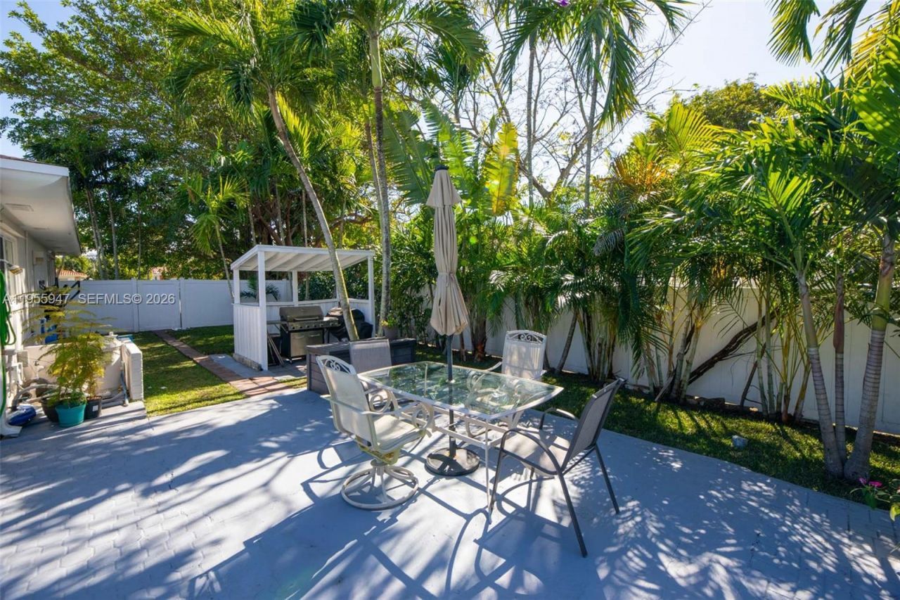 416 N Rainbow Dr , Hollywood, FL 33021 Photo