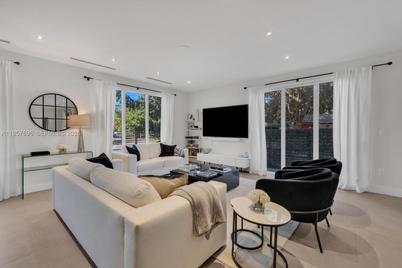 2851 SW 33rd Ct , Unit 2851, Miami, FL 33133 Photo