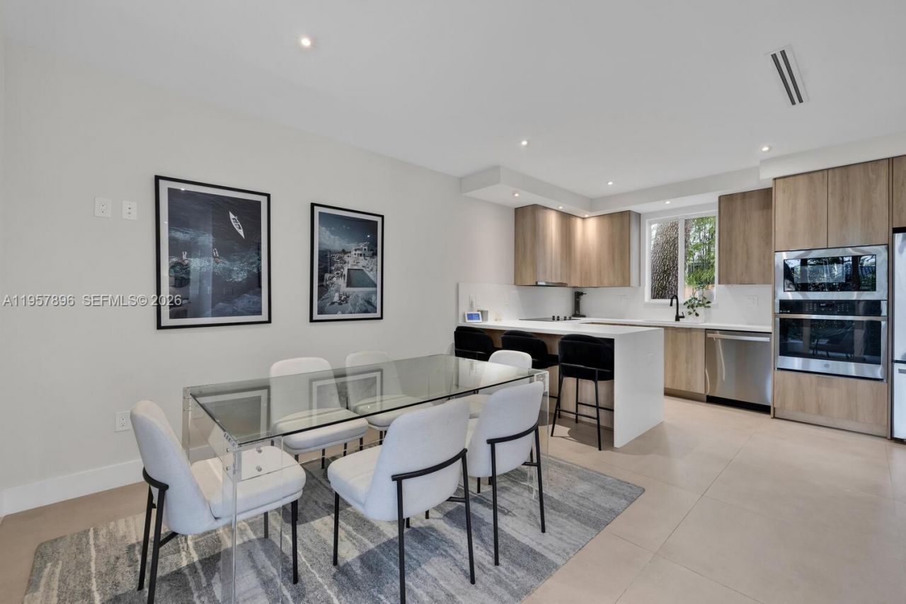 2851 SW 33rd Ct , Unit 2851, Miami, FL 33133 Photo