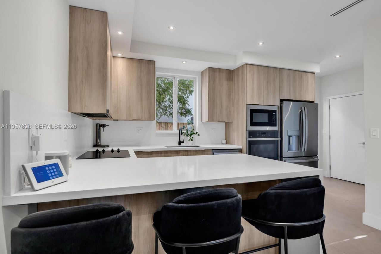 2851 SW 33rd Ct , Unit 2851, Miami, FL 33133 Photo