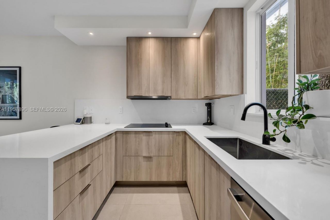 2851 SW 33rd Ct , Unit 2851, Miami, FL 33133 Photo