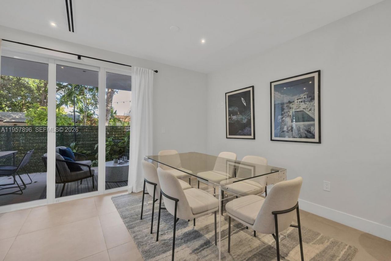 2851 SW 33rd Ct , Unit 2851, Miami, FL 33133 Photo