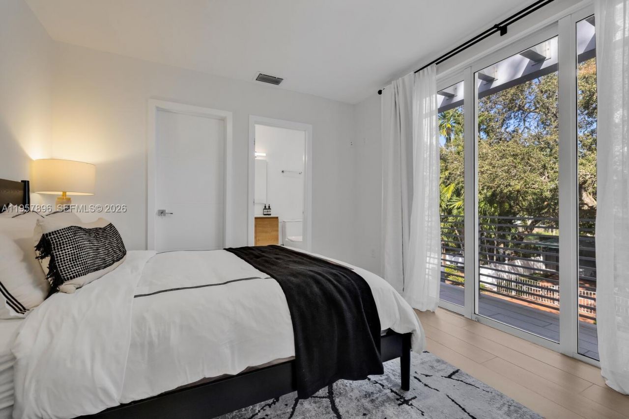 2851 SW 33rd Ct , Unit 2851, Miami, FL 33133 Photo