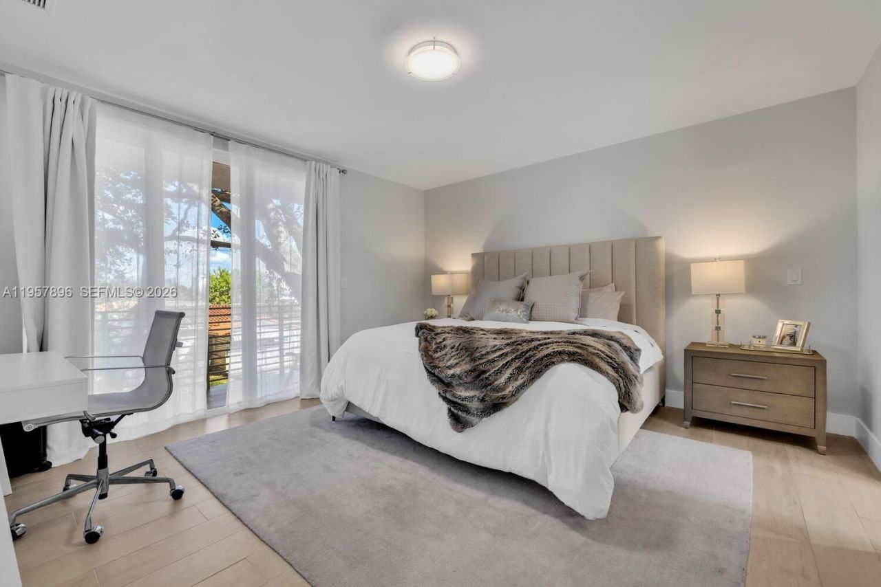 2851 SW 33rd Ct , Unit 2851, Miami, FL 33133 Photo