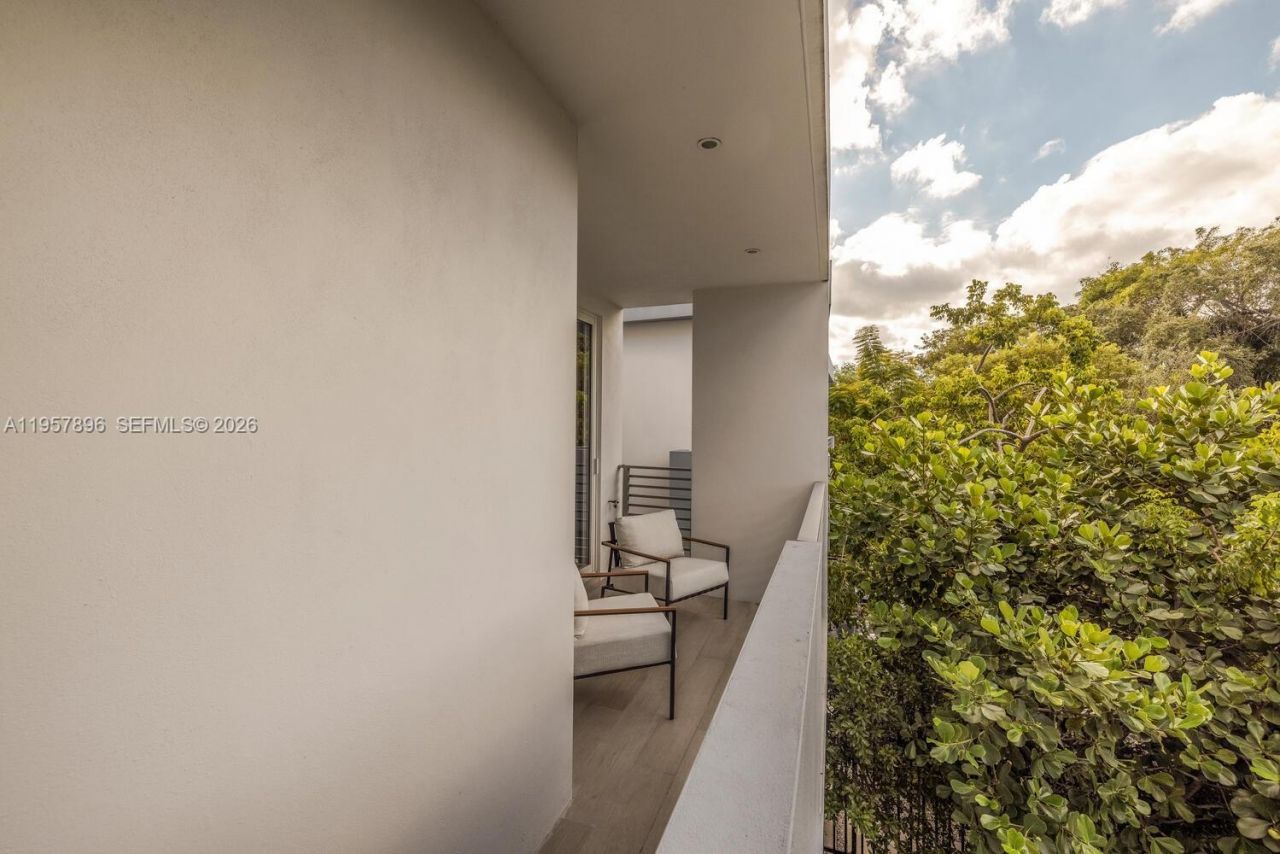 2851 SW 33rd Ct, Unit 2851, Miami, FL 33133 Photo