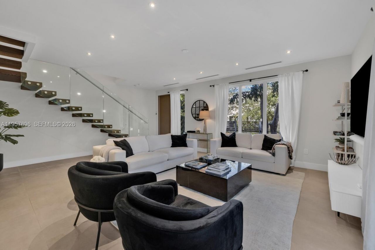 2851 SW 33rd Ct , Unit 2851, Miami, FL 33133 Photo