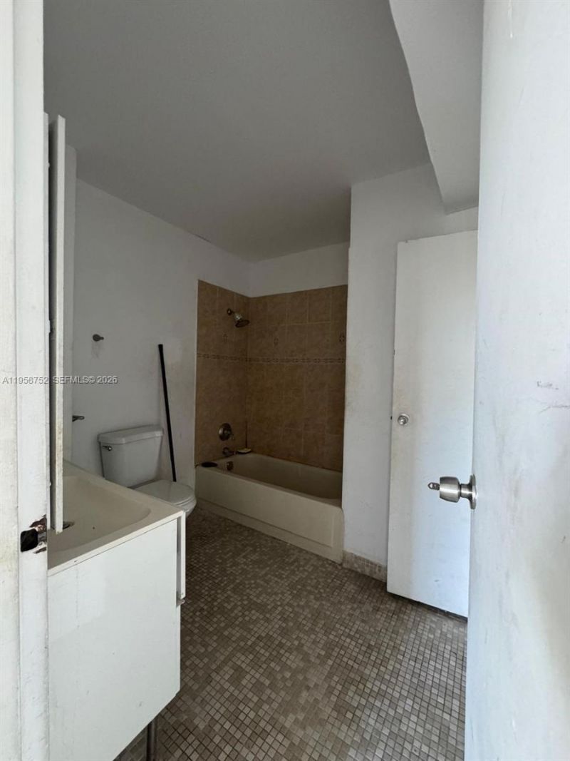 7801 NE 4th Ct , Unit 516, Miami, FL 33138 Photo