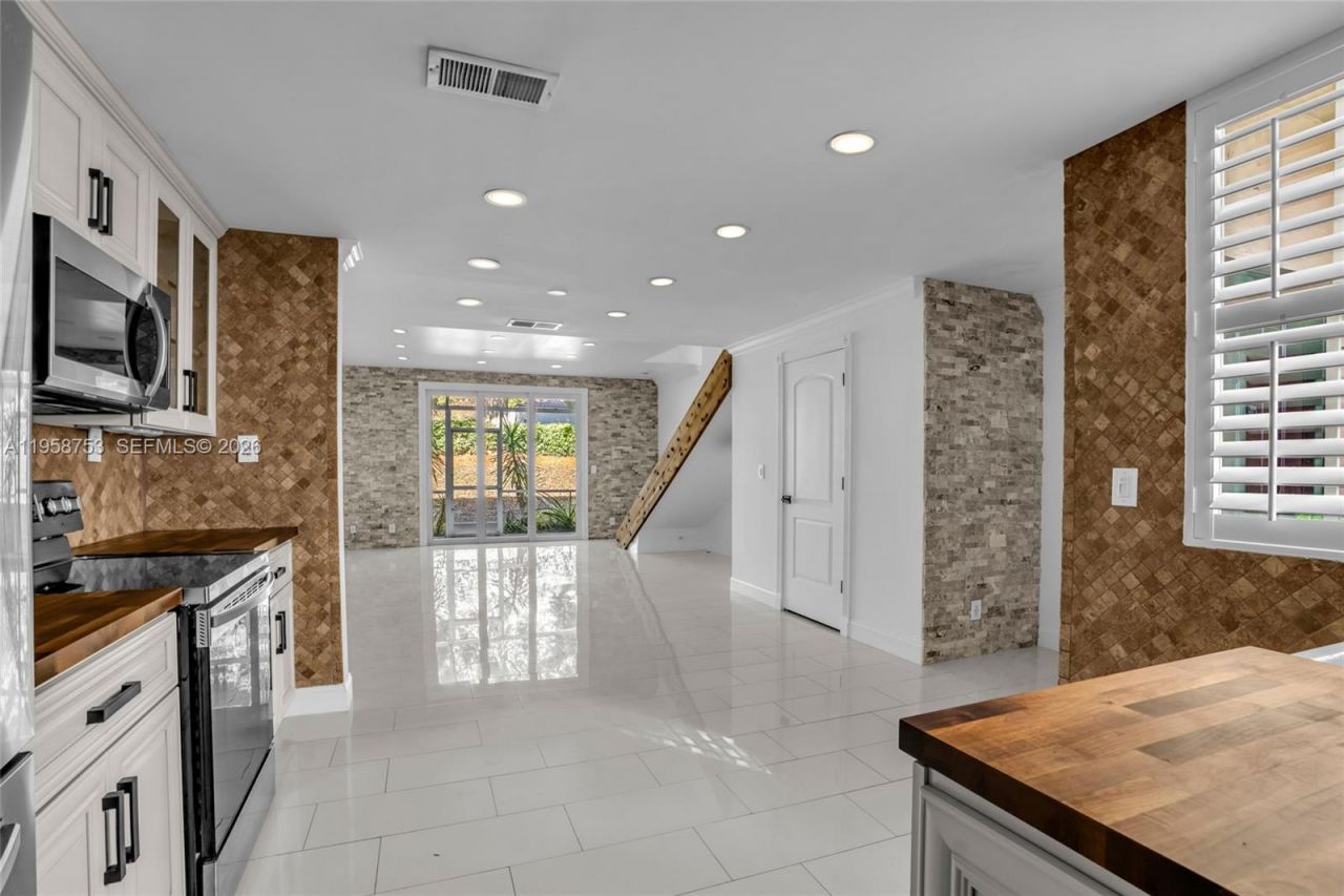 1231 Sorrento Dr , Unit 1231, Weston, FL 33326 Photo