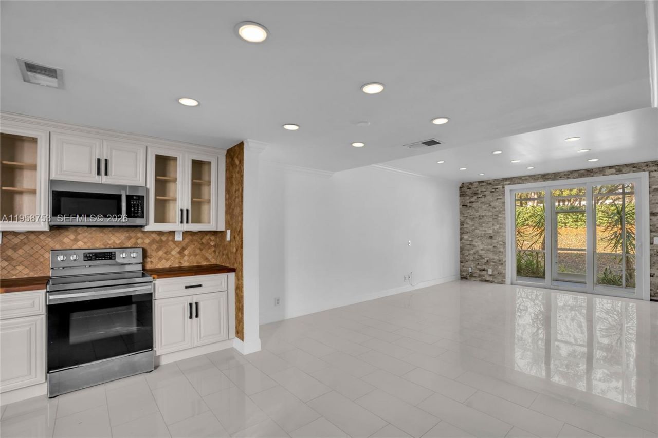 1231 Sorrento Dr , Unit 1231, Weston, FL 33326 Photo