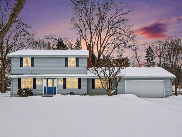 8232 Gull Manor, Richland, MI 49083