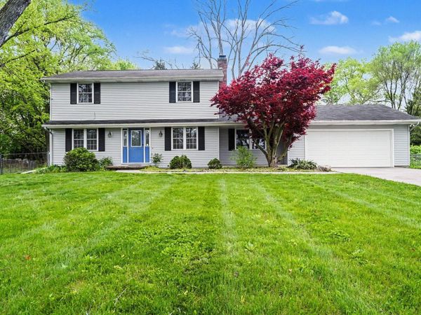 8232 Gull Manor, Richland, MI 49083