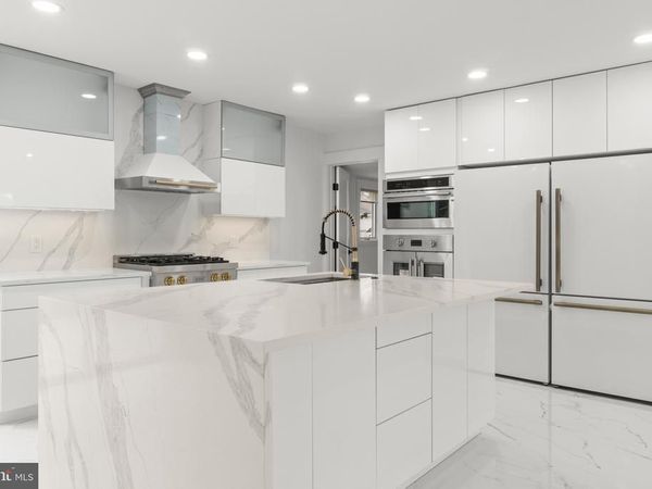 811 N BURGHLEY AVENUE, VENTNOR CITY, NJ 08406