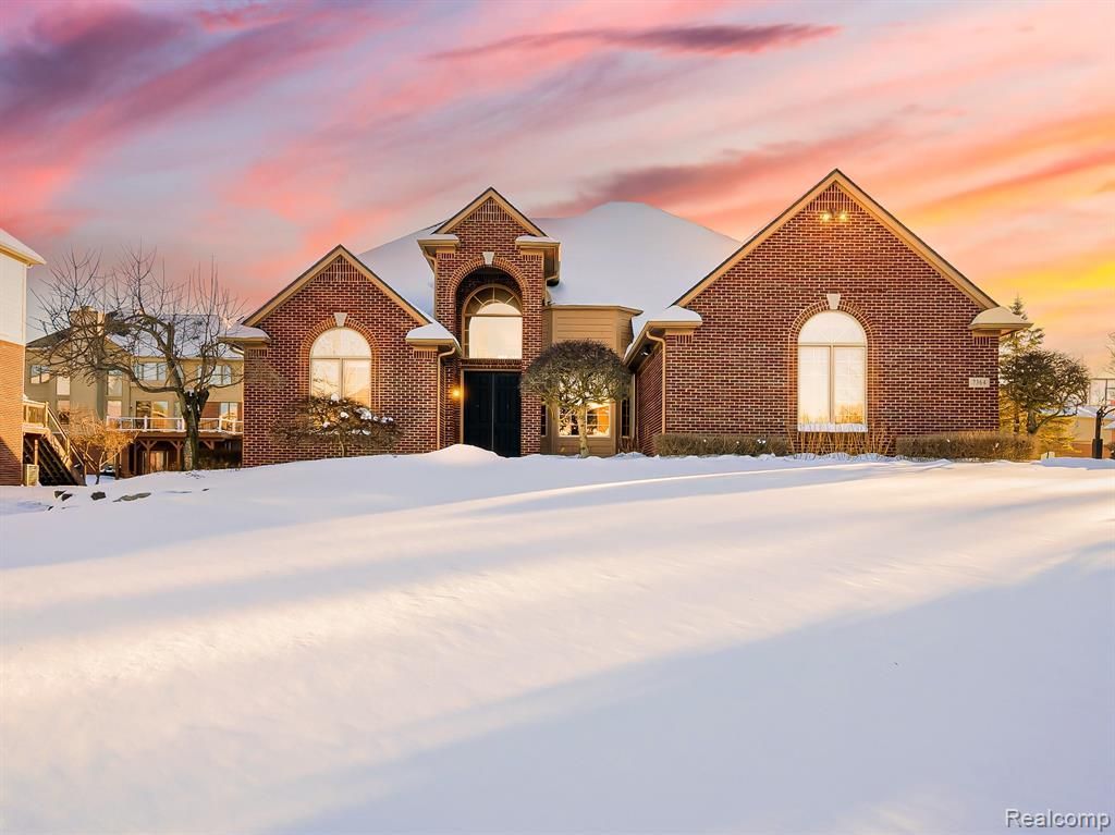 7364 Essex Drive, West Bloomfield Township, MI 48322 Main Photo