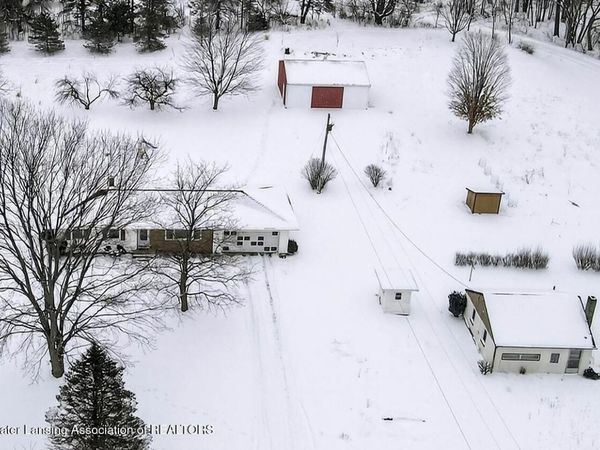 3187 S Canfield Road, Eaton Rapids, MI 48827