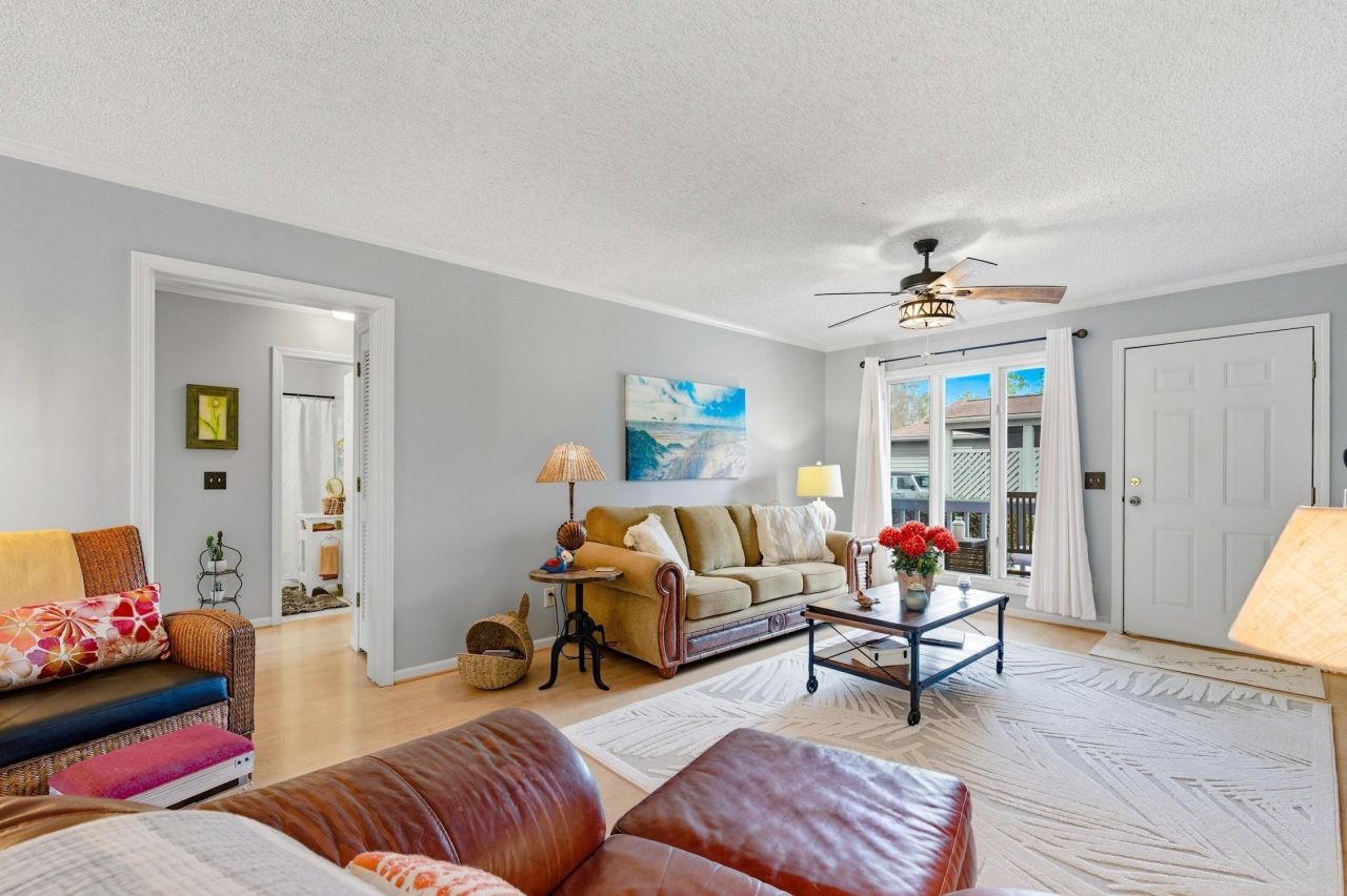 804 Victoria Ct. Photo 17