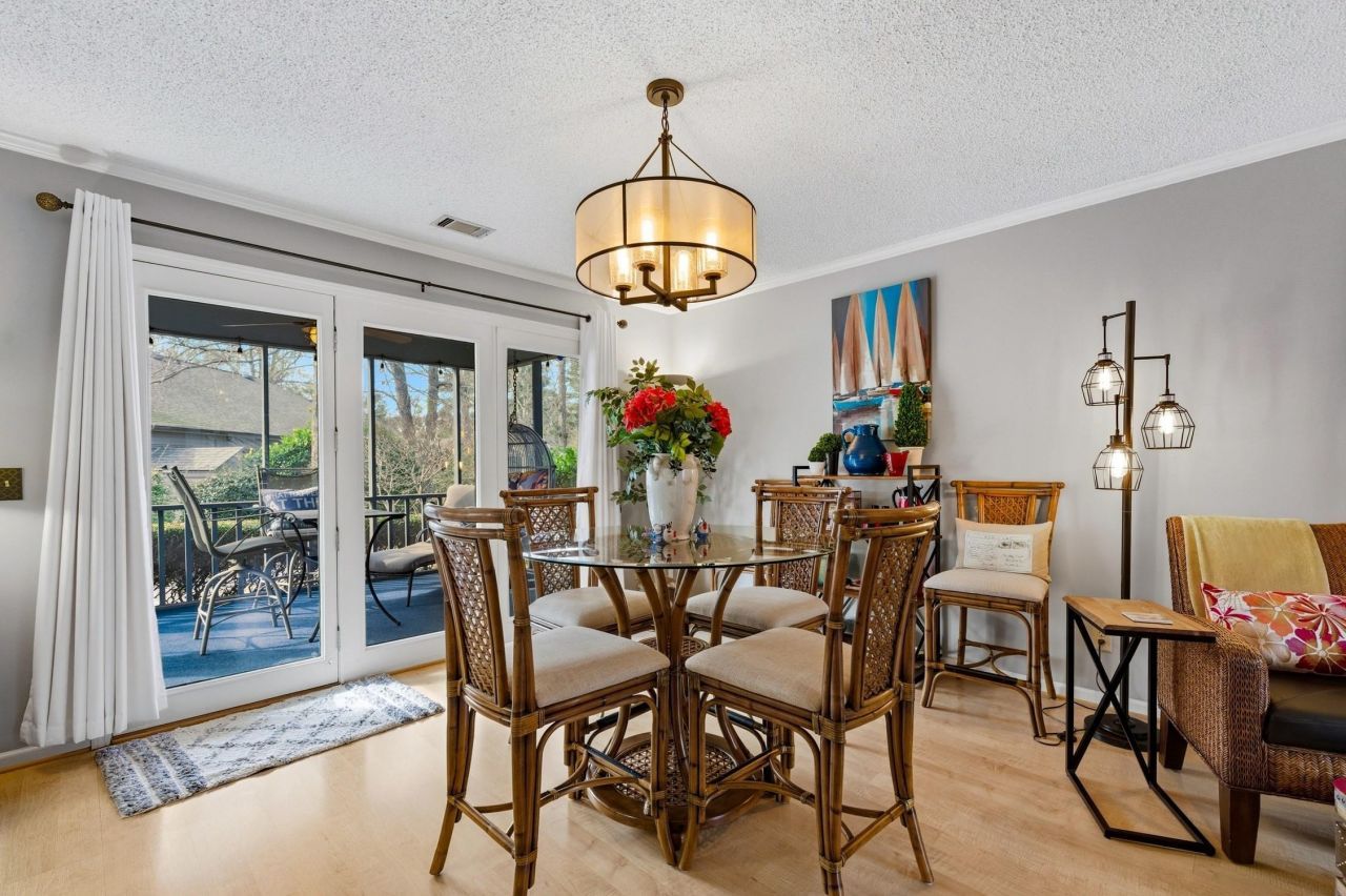 804 Victoria Ct. Photo 22