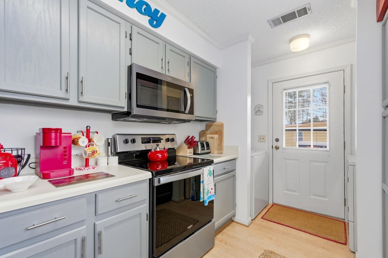 804 Victoria Ct. Photo 8