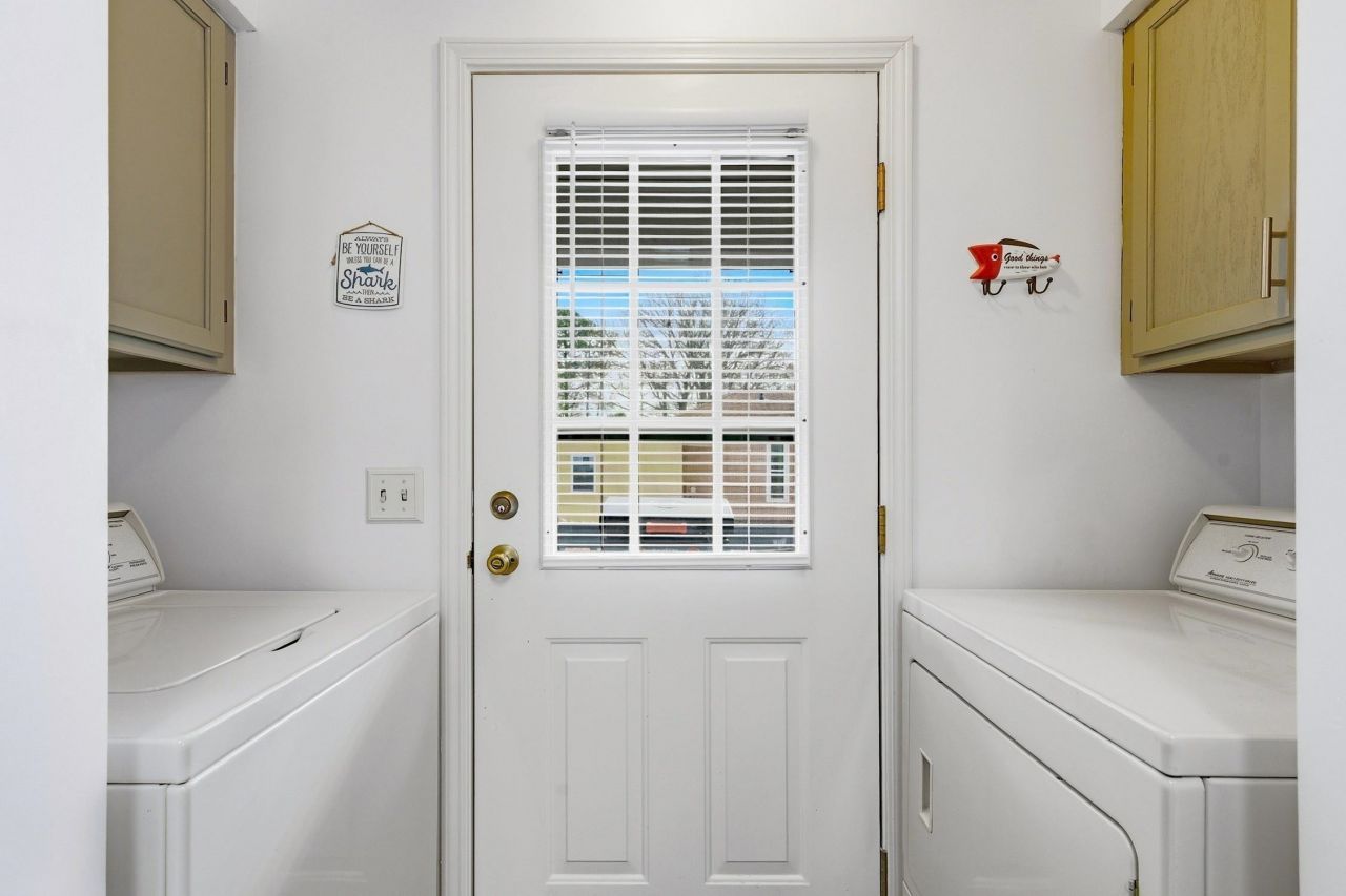 804 Victoria Ct. Photo 9