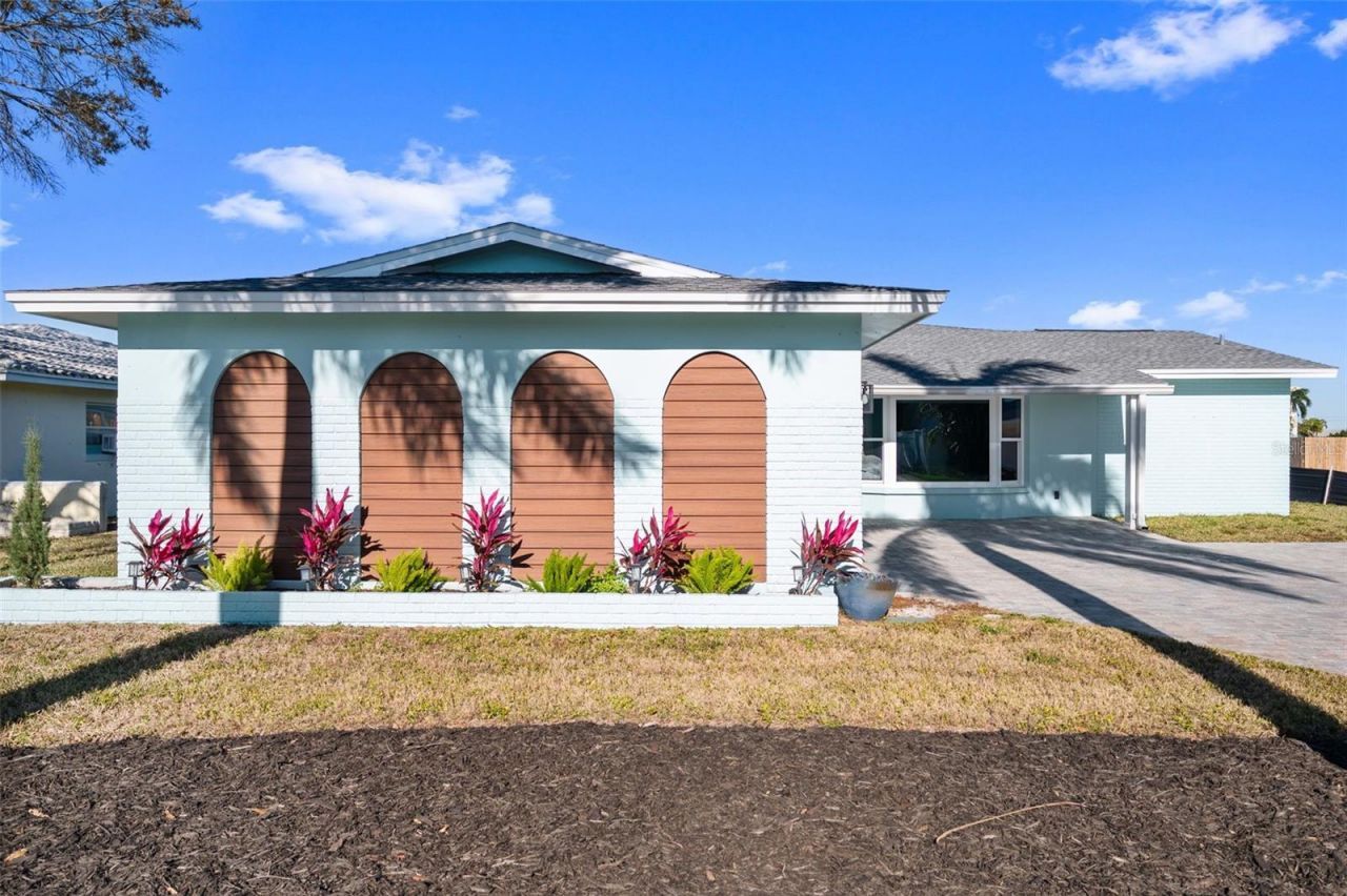 11145 4th Street E, Treasure Island, FL 33706 Main Photo