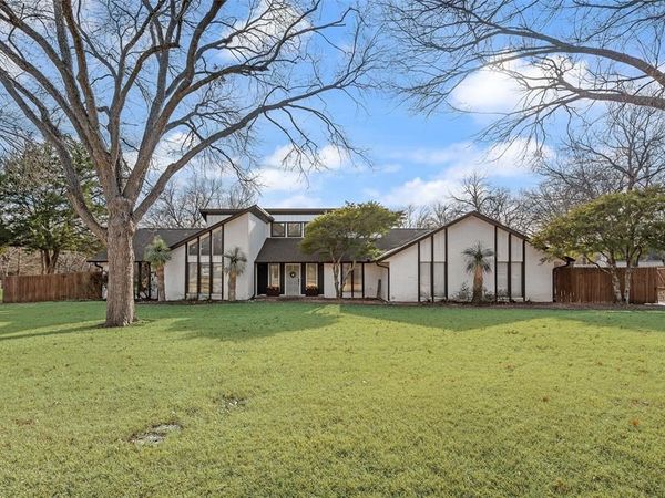 126 Forest Brook Street, Oak Leaf, TX 75154