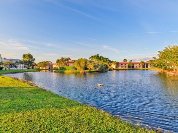 220 Lakeview Dr, Unit 113, Weston, FL 33326