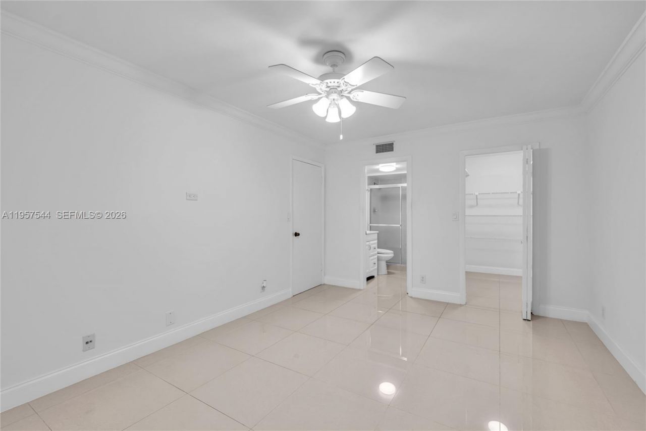 220 Lakeview Dr, Unit 113, Weston, FL 33326 Photo