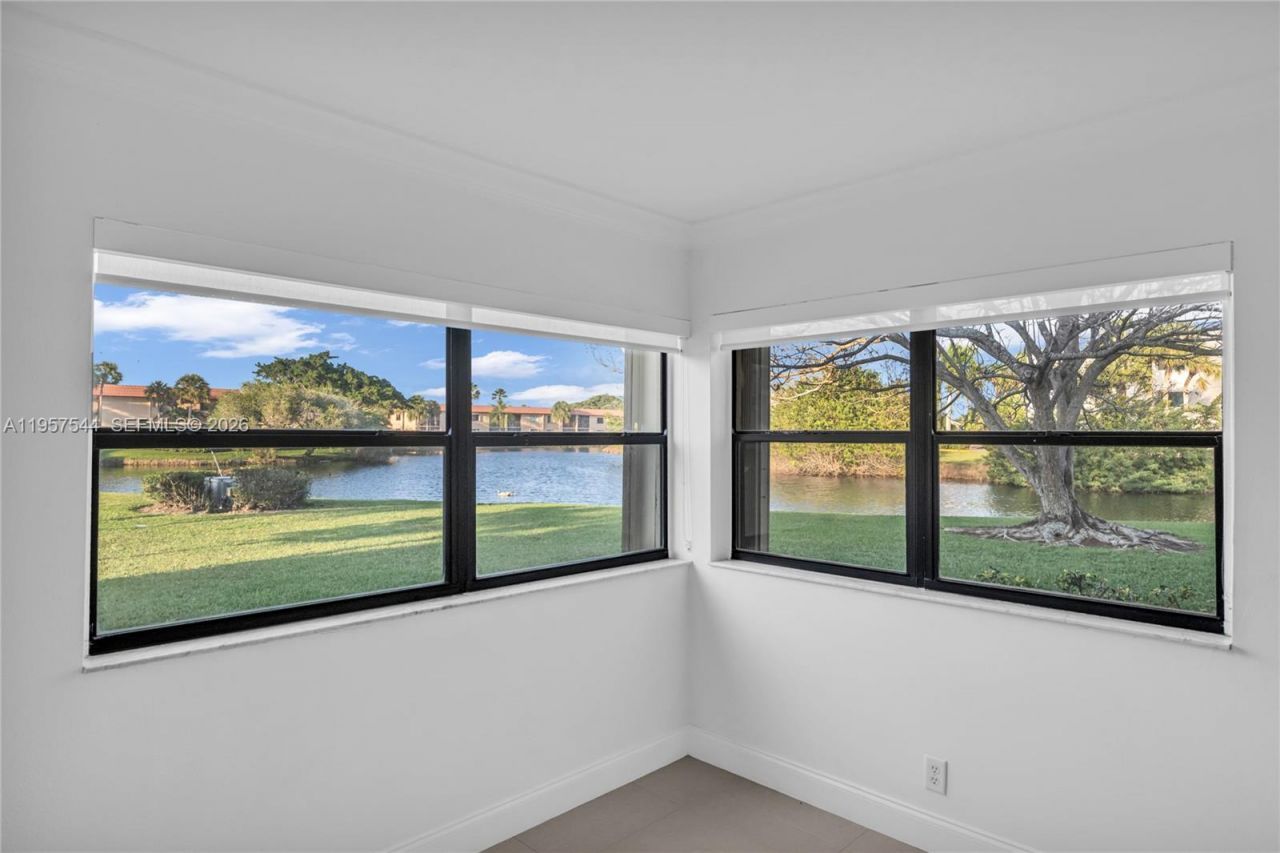 220 Lakeview Dr, Unit 113, Weston, FL 33326 Photo