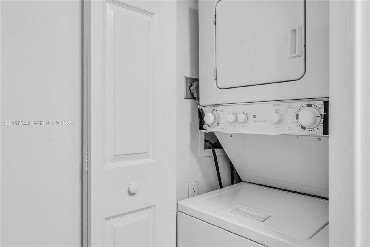 220 Lakeview Dr, Unit 113, Weston, FL 33326 Photo