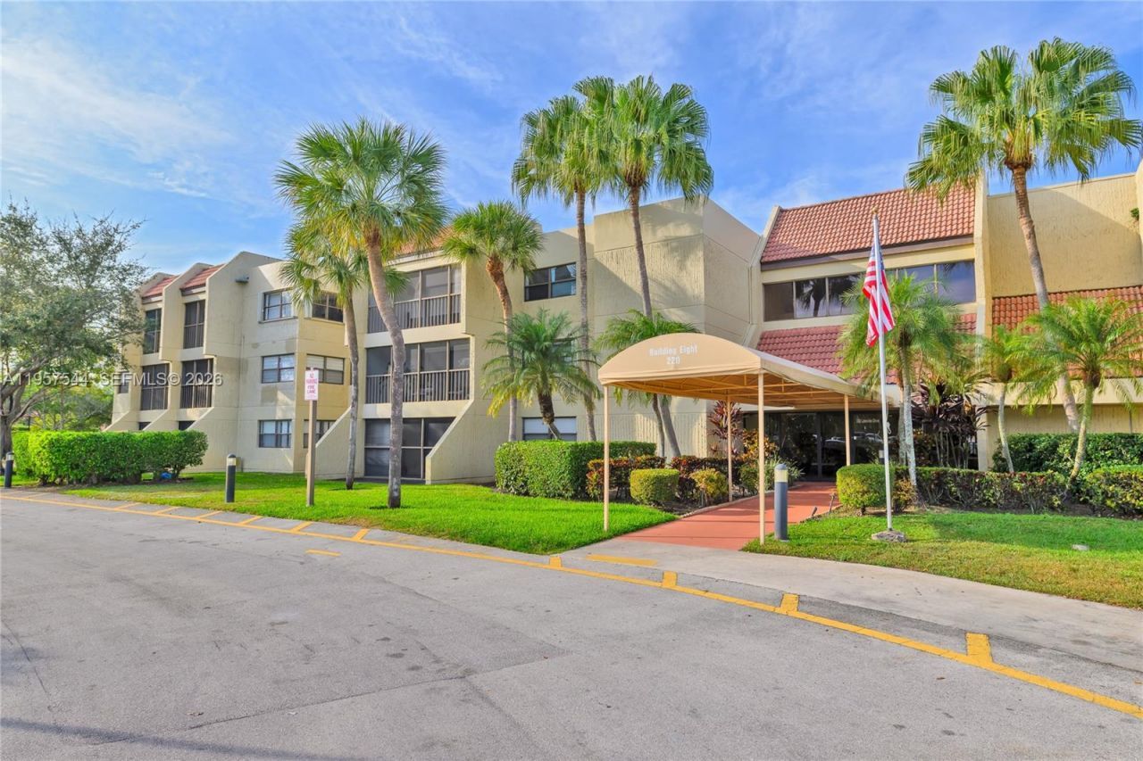 220 Lakeview Dr, Unit 113, Weston, FL 33326 Photo