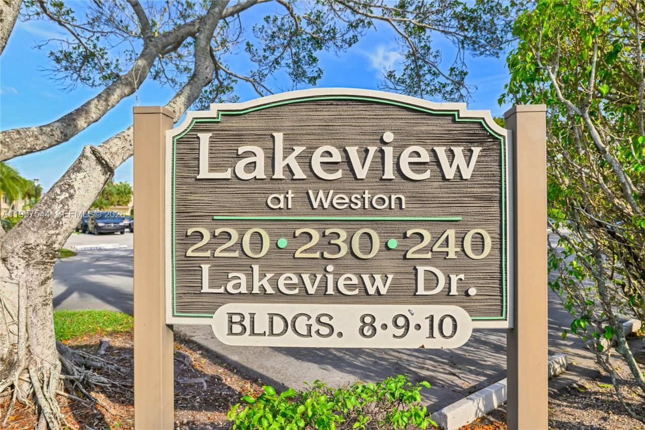 220 Lakeview Dr, Unit 113, Weston, FL 33326 Photo