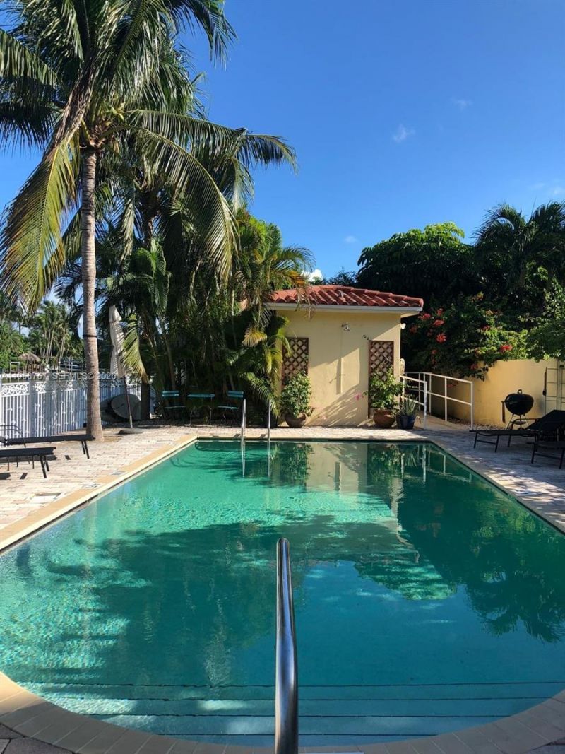 4812 Pine Tree Dr, Unit 308, Miami Beach, FL 33140 Photo