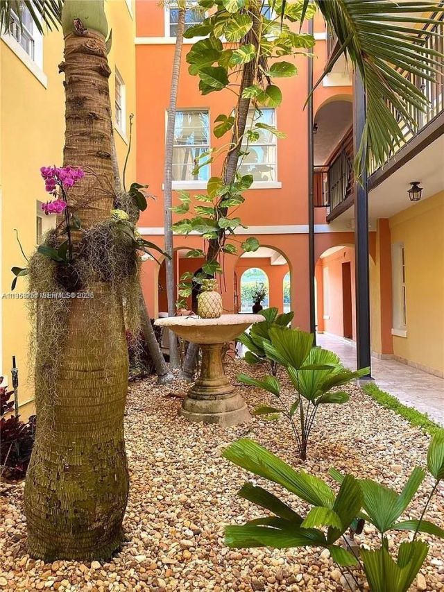 4812 Pine Tree Dr, Unit 308, Miami Beach, FL 33140 Photo