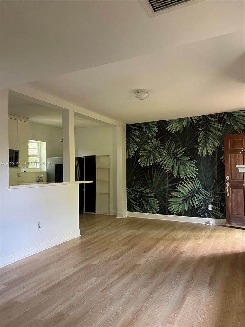 4812 Pine Tree Dr, Unit 308, Miami Beach, FL 33140 Photo