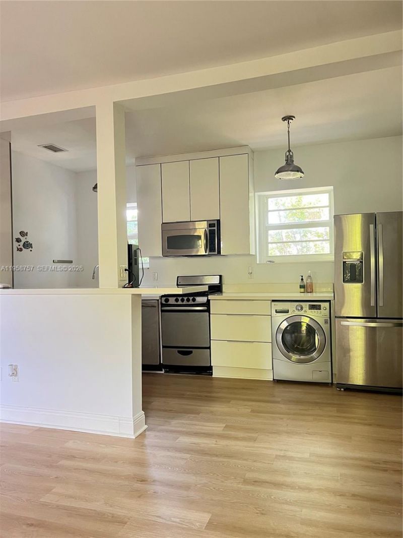 4812 Pine Tree Dr, Unit 308, Miami Beach, FL 33140 Photo