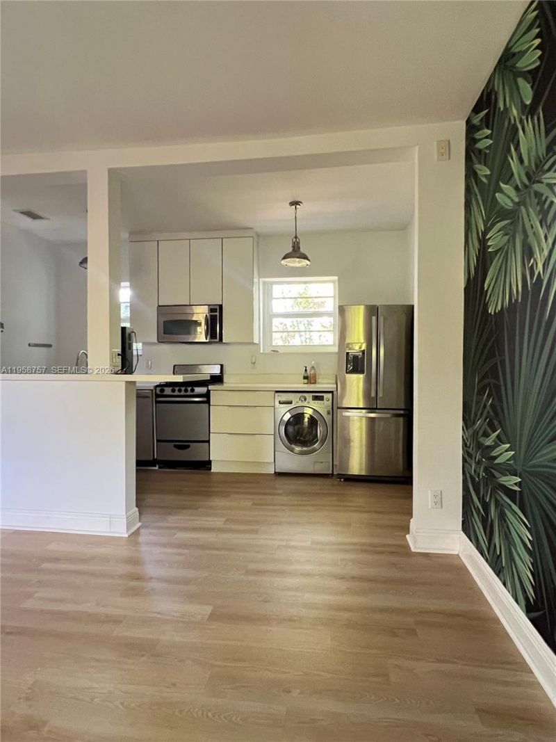 4812 Pine Tree Dr, Unit 308, Miami Beach, FL 33140 Photo