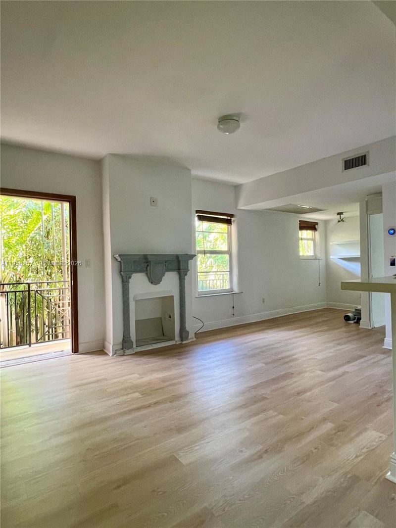 4812 Pine Tree Dr, Unit 308, Miami Beach, FL 33140 Photo