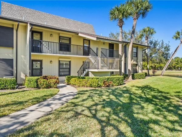 21 Plantation Drive, Unit 205, Vero Beach, FL 32966