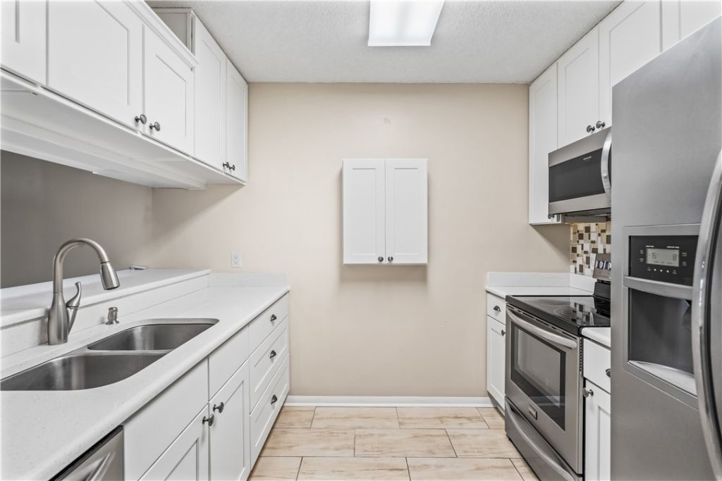 21 Plantation Drive, Unit 205, Vero Beach, FL 32966 Photo