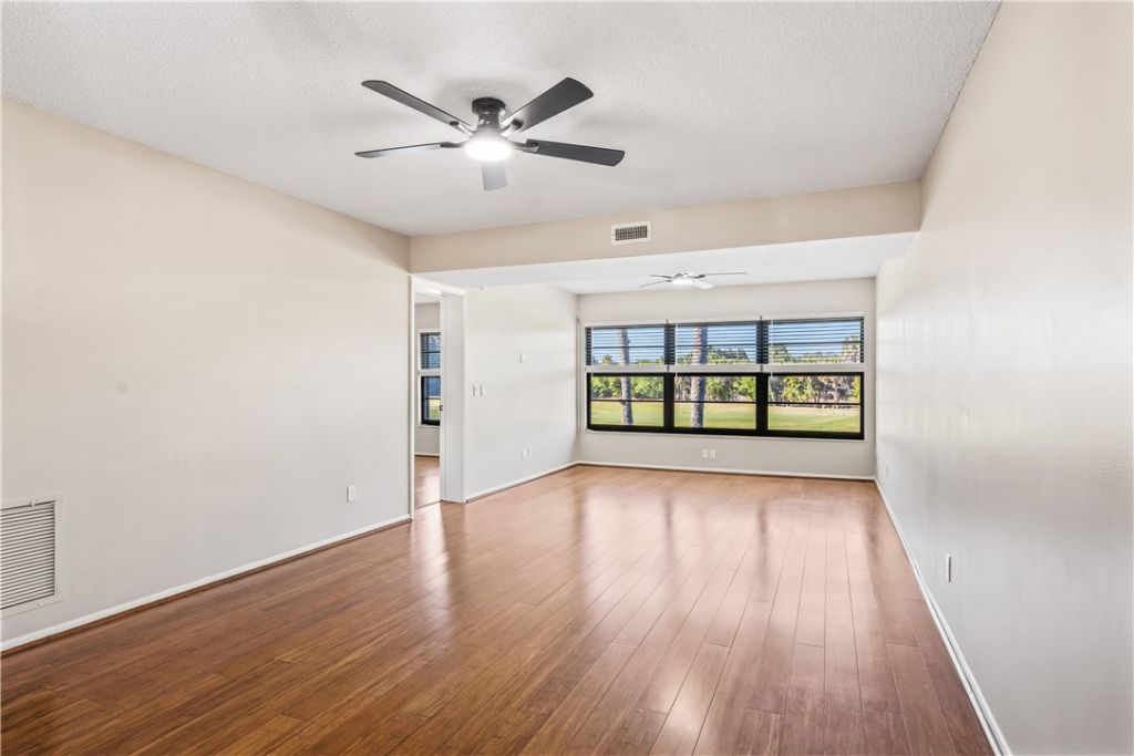 21 Plantation Drive, Unit 205, Vero Beach, FL 32966 Photo