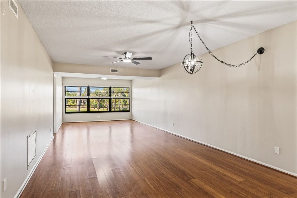 21 Plantation Drive, Unit 205, Vero Beach, FL 32966 Photo