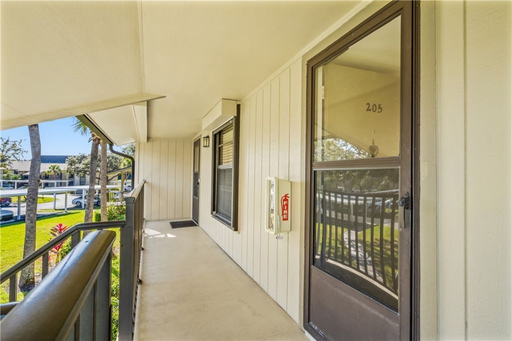 21 Plantation Drive, Unit 205, Vero Beach, FL 32966 Photo