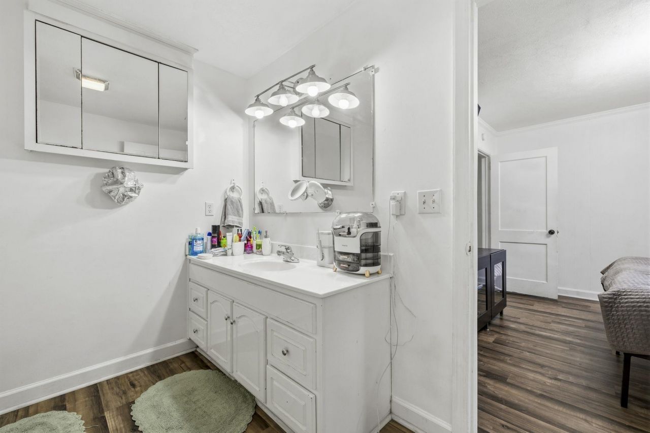 708 15th Ave. Photo 15