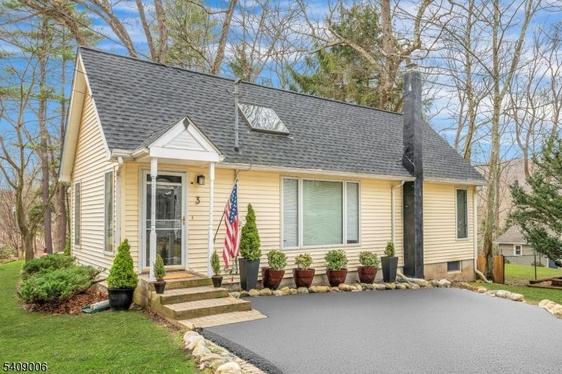 3 Redmans Dr, Jefferson, NJ 07438 Main Photo